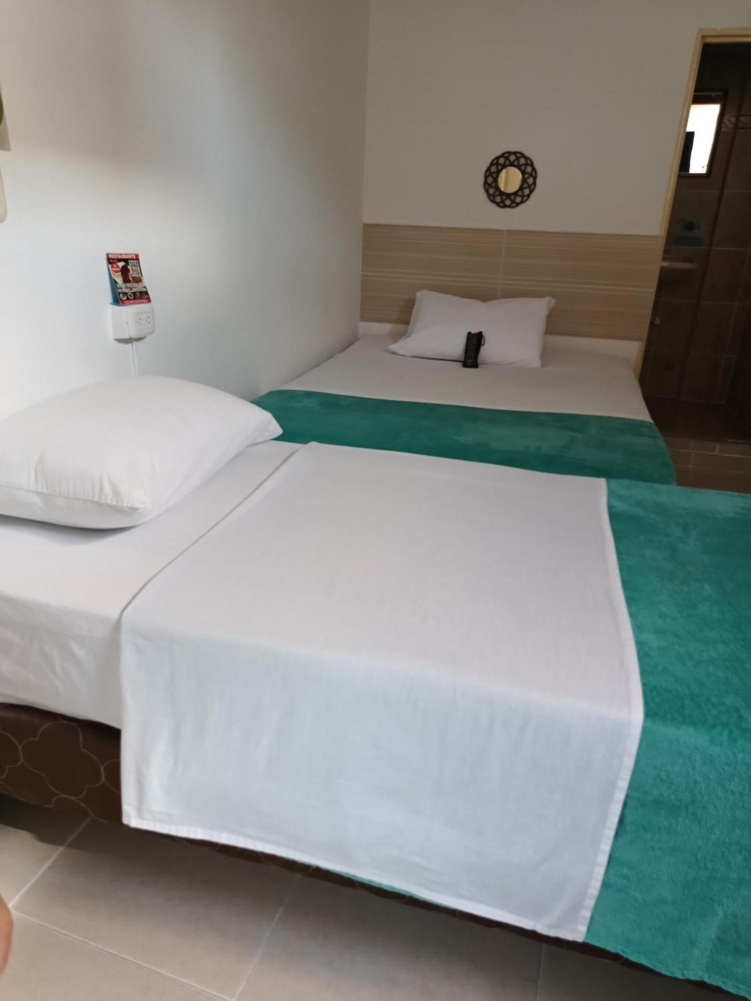 Hotel Mirador Plaza Pereira Bagian luar foto