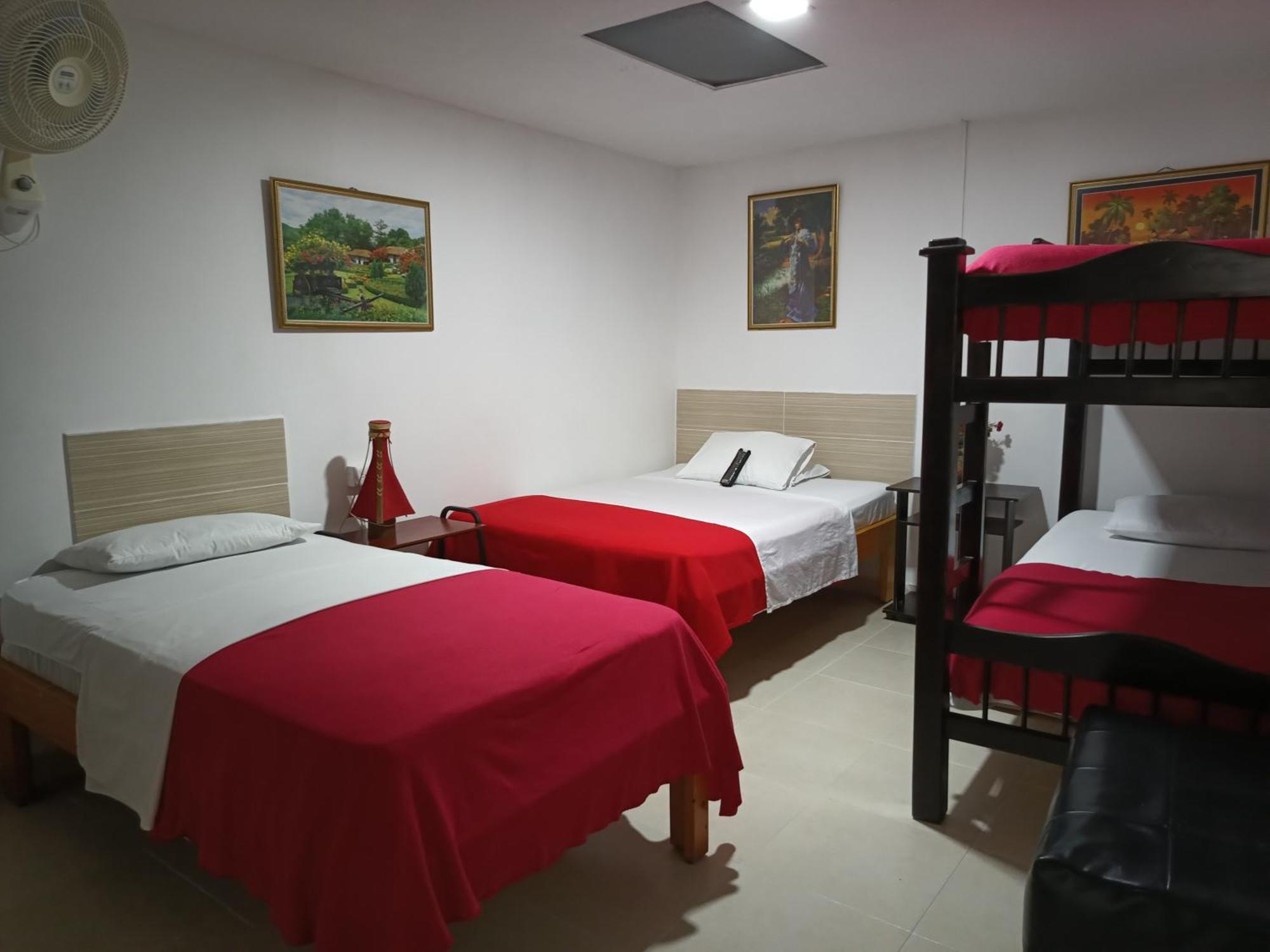 Hotel Mirador Plaza Pereira Bagian luar foto