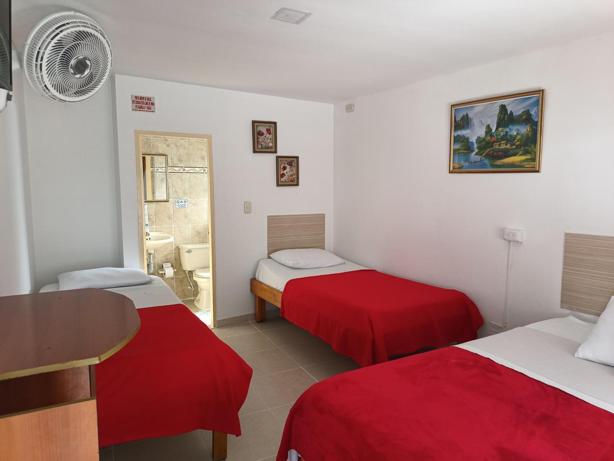 Hotel Mirador Plaza Pereira Bagian luar foto